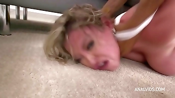 Milf Madura Dee Williams fuerte follada anal por dos vergas negras 0% pussy