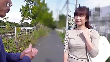 奥さん、今はいてる下着を買い取らせて下さい！〜白いパンティにマンカス付けて〜  成宮麗子 1