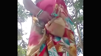 Desi Roshni bhabhi showing her stuff