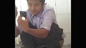 Quay len wc nhat ban (Trailer)