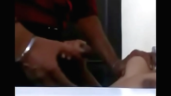 tuition student ke hath mein lund diya