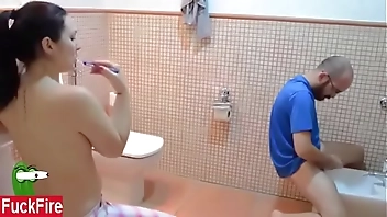 US NRI fucked Indian hotel staff girl in bathroom