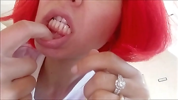 Chantal lets you explore her mouth: teeth, saliva, gums and tongue .. would you like to go in?