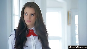 Bootylicious teen gets pounded