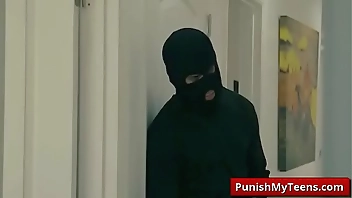 Submissived XXX Bandits Of Bondage with Sophia Leone video-01