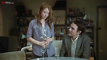 nguoi-dep-ngu-trong-rung