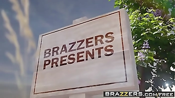 Brazzers - Milfs Like it Big - Pervert In The Park scene starring Alexis Fawx Romi Rain and Keiran L