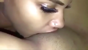 २ लडकिया चूत चाटती