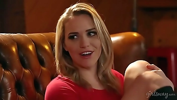 Adriana Chechik squirting in front of Mia Malkova