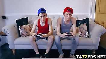 Rebecca Jane Smyth suck her friends big cock