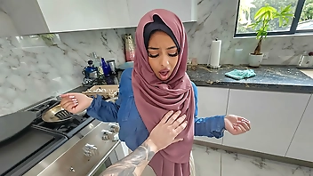 Hot Hijab Wife Wants to Save Her Marriage by Learning how To Give Blowjobs and Talk Dirty - Hijablust