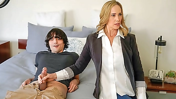 Making an Erotic Deal with My Friend's Stepmom to Leave Her Stepson Alone