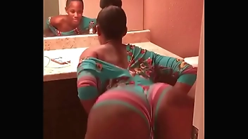 sexy black girl twerking