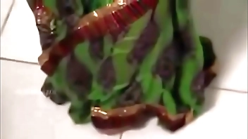 Indian Bhabi HOT Bathroom Scene Leaked