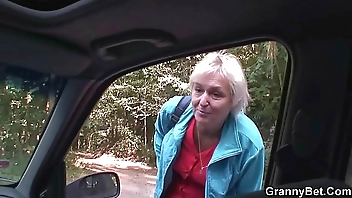 Old granny getting nailed in the car