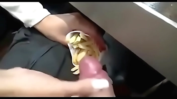 Who is she?/quien es ella?