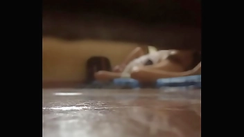 Quay lén em gái ngủ say mém phát hiện