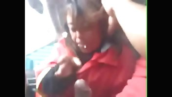 Periodiquera giving blowjob and receiving milk in the mouth.