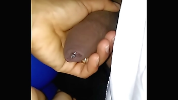 Mi mujer haciendome una chaqueta antes de cogermela