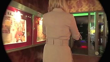 Un cinéma Porno pour Angel-Exhib